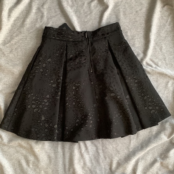 Guess Black Leopard Print Pleated Cocktail Skirt - 6 - Picture 4 of 4